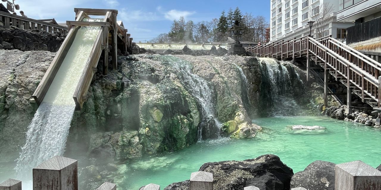 迫力のある「湯滝」